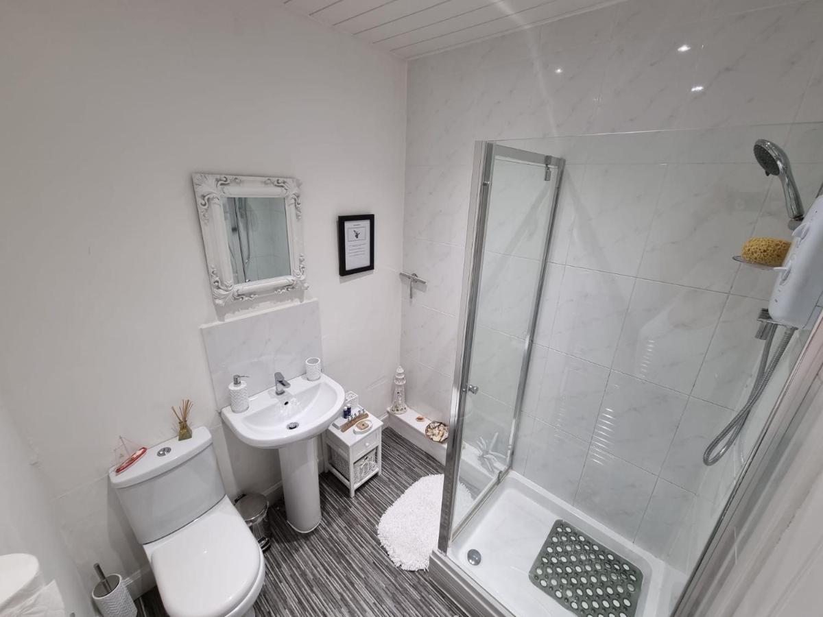 Rose Apartment 2-Bed Town Centre Apartment In Ayr Bagian luar foto